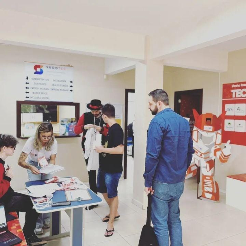 UTFPR REALIZA EVENTO FLISOL EM PARCERIA COM A SUDOTEC