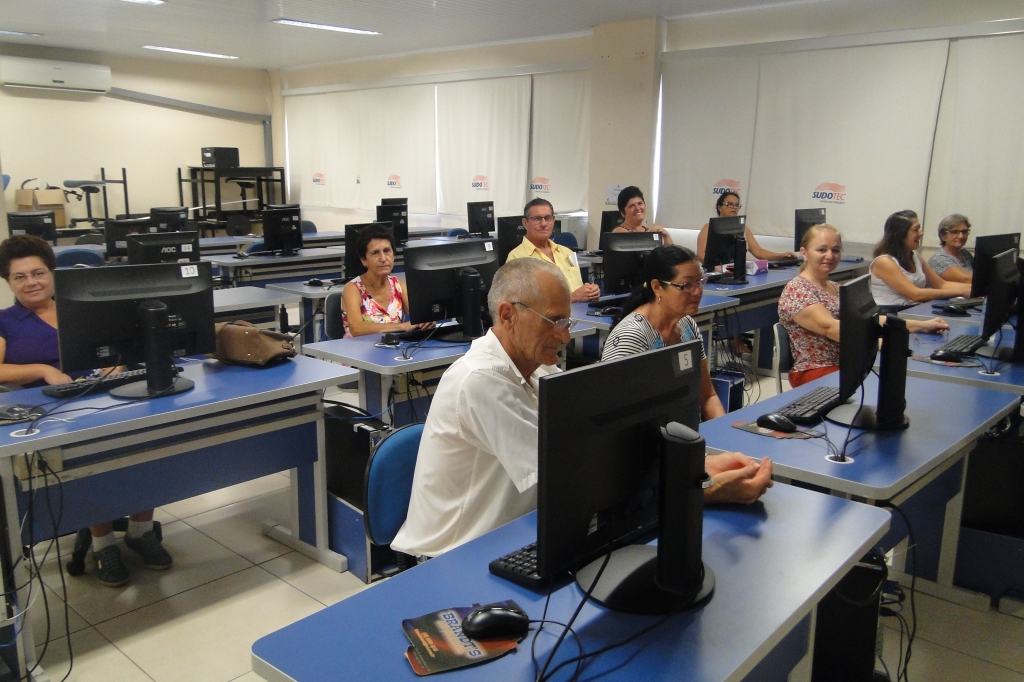 Cursos de informática inciaram nessa segunda 20