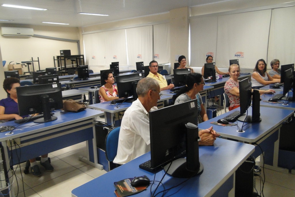 Cursos de informática inciaram nessa segunda 20