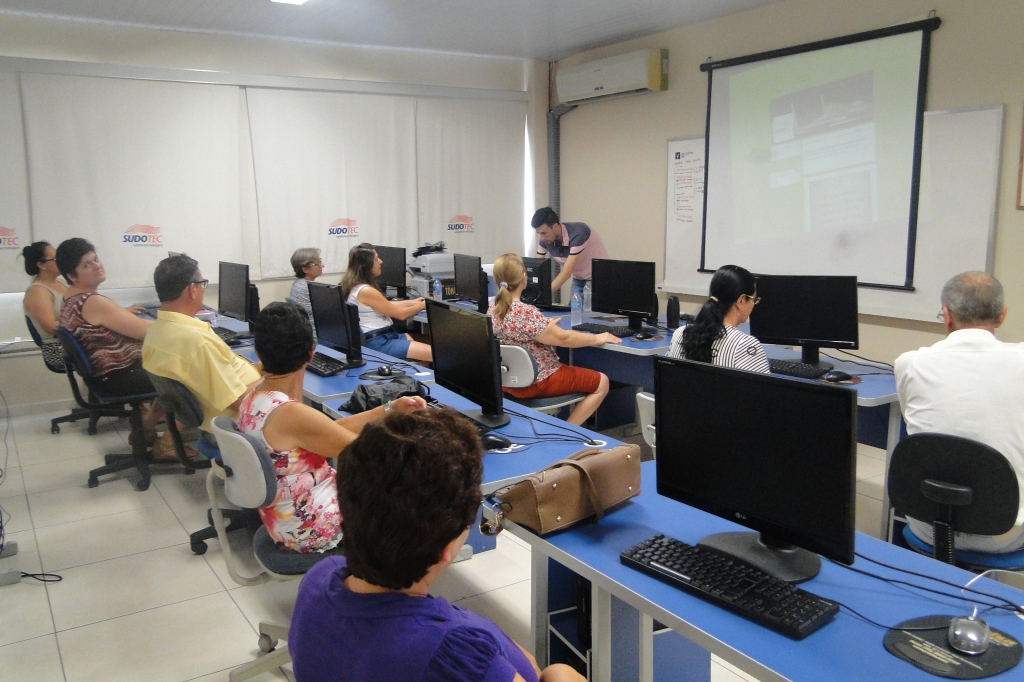 Cursos de informática inciaram nessa segunda 20