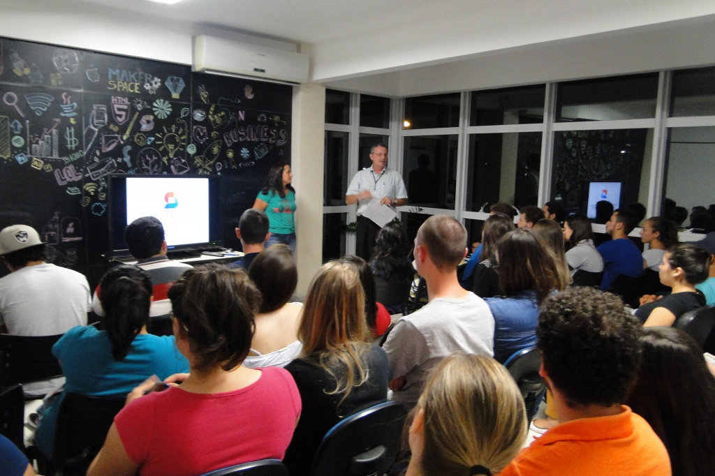 Acadêmicos da UTFPR visitam a Sudotec