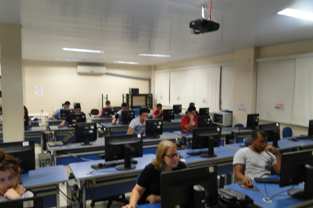 Inscritos no Projeto Aprender e Crescer realizam teste seletivo