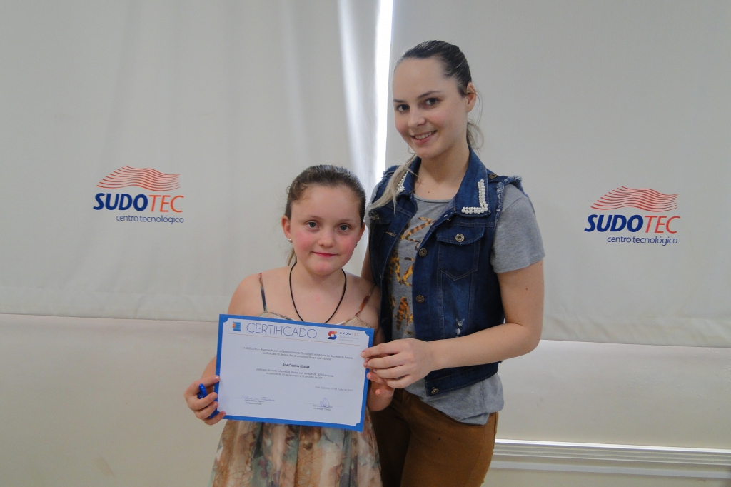 Alunos da Informática Básica recebem certificados