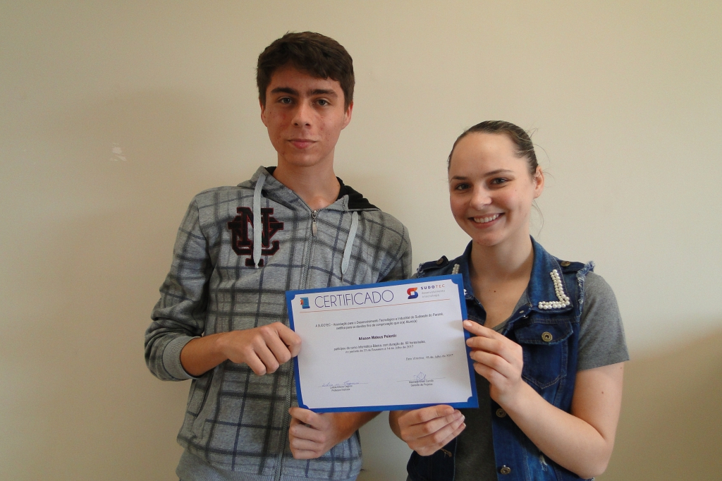 Alunos da Informática Básica recebem certificados