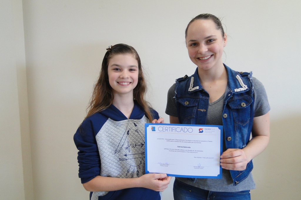 Alunos da Informática Básica recebem certificados