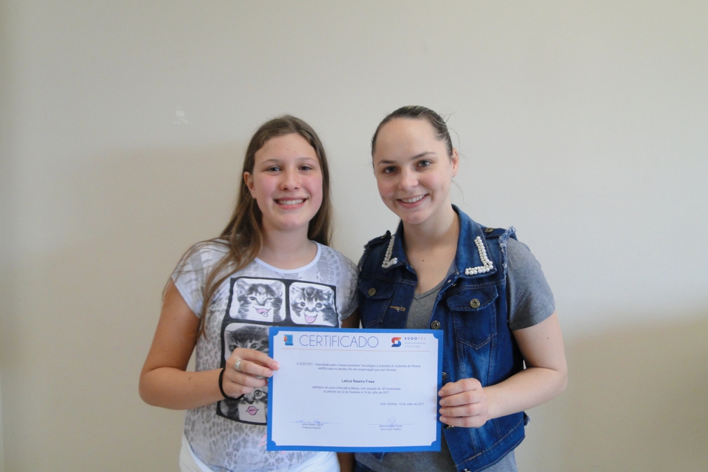 Alunos da Informática Básica recebem certificados