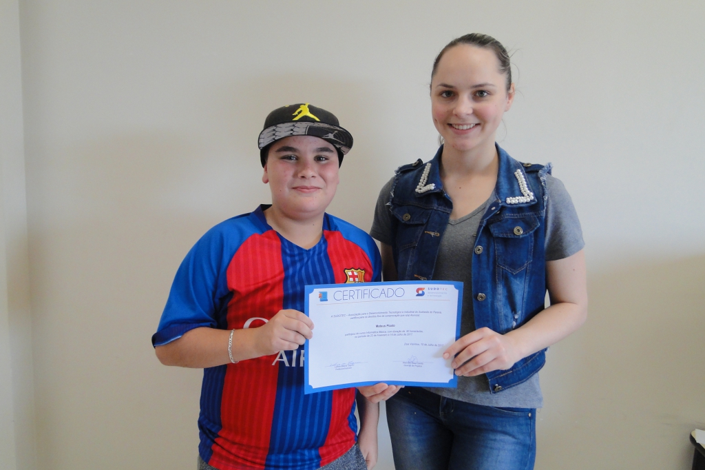 Alunos da Informática Básica recebem certificados