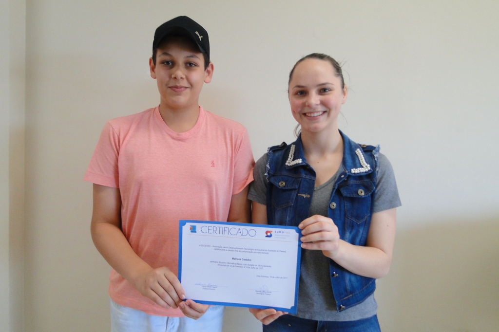 Alunos da Informática Básica recebem certificados