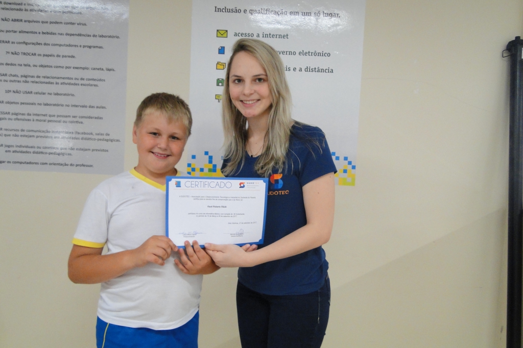 Alunos da AABB Comunidade recebem Certificados