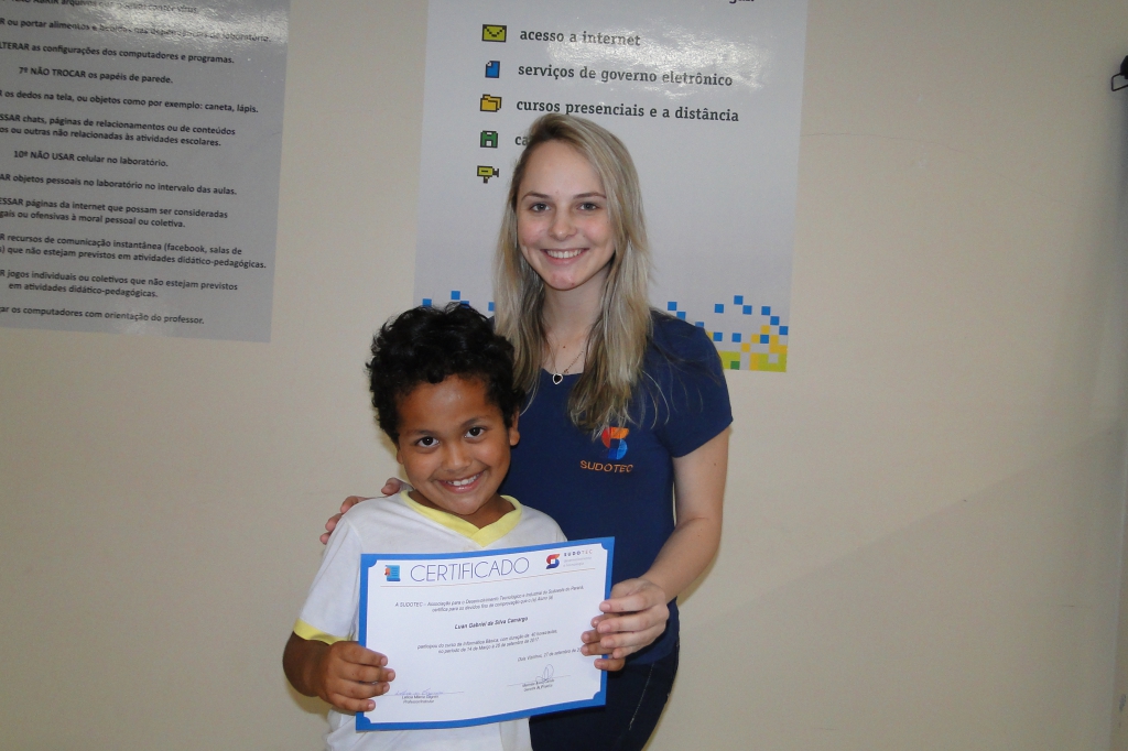 Alunos da AABB Comunidade recebem Certificados