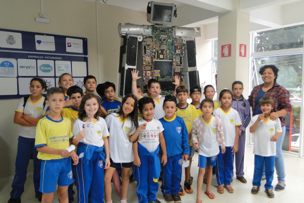 Sudotec inicia  aulas de inclusão digital com as turmas da AABB comunidade