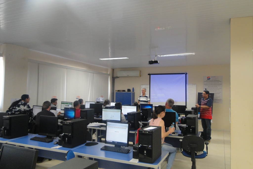 INCRA-PR REALIZA TREINAMENTO EM DOIS VIZINHOS