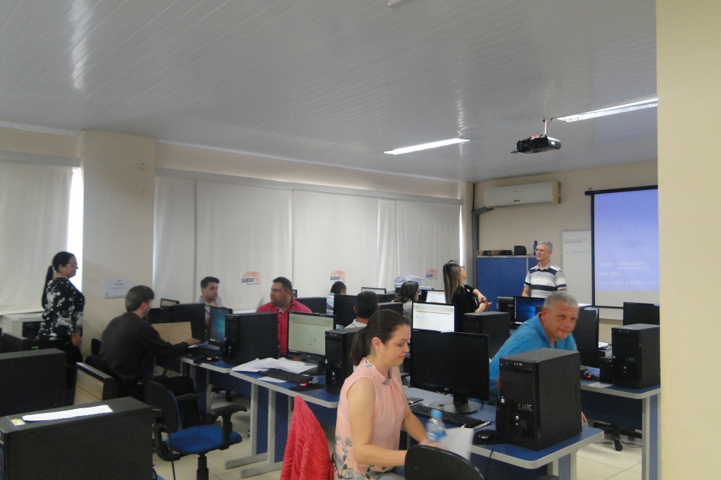 INCRA-PR REALIZA TREINAMENTO EM DOIS VIZINHOS