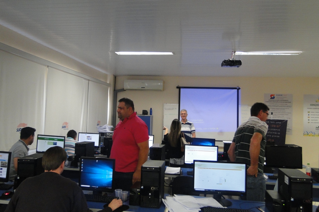 INCRA-PR REALIZA TREINAMENTO EM DOIS VIZINHOS