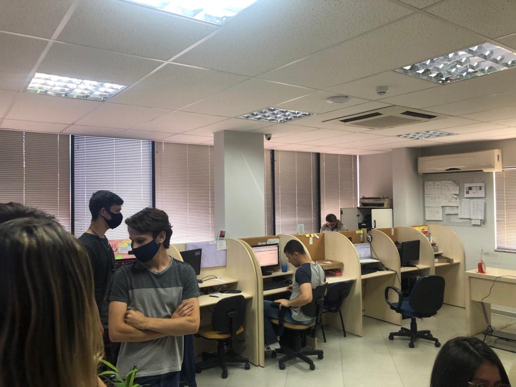 ALUNOS DA QUALIFICAÇÃO EM PROGRAMAÇÃO "APRENDER E CRESCER" VISITAM A EMPRESA PRECISA