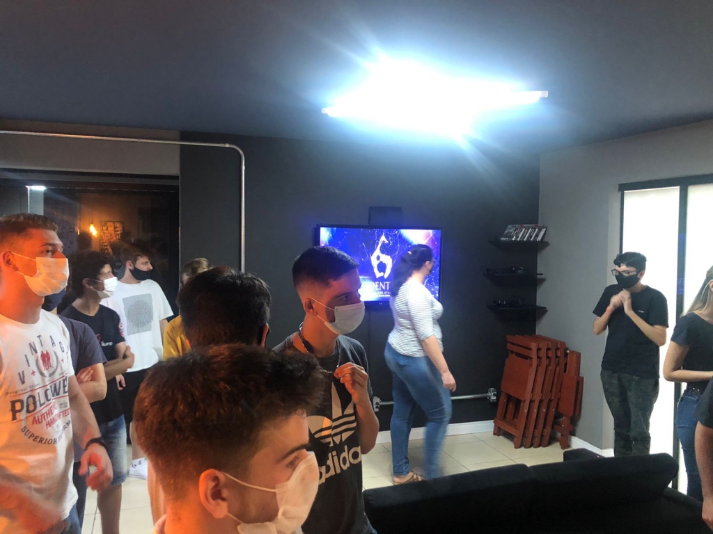 ALUNOS DO APRENDER E CRESCER VISITAM A EMPRESA CODIZE EM DOIS VIZINHOS