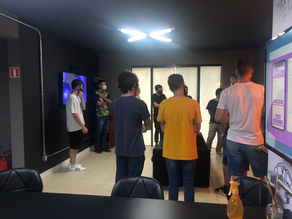 ALUNOS DO APRENDER E CRESCER VISITAM A EMPRESA CODIZE EM DOIS VIZINHOS