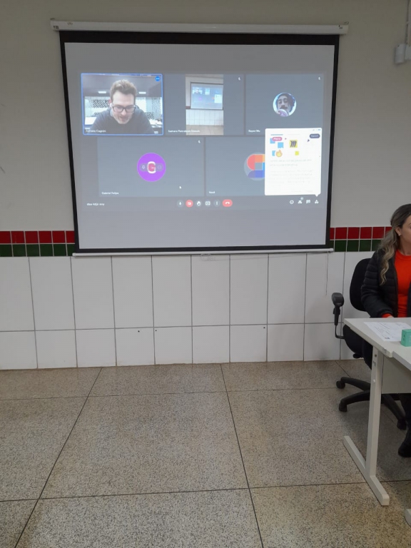 ALUNOS DO PROJETO APRENDER E CRESCER 2022 APRESENTAM TRABALHOS DE CONCLUSÃO DE CURSO EM QUEDAS DO IGUAÇU.