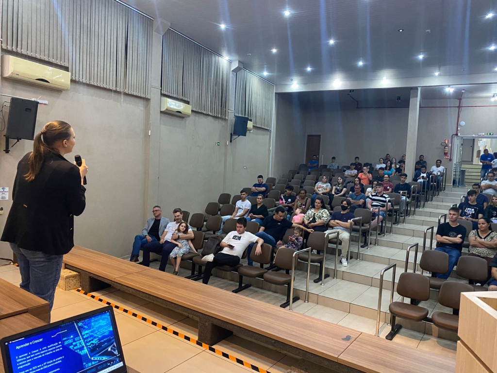 Reunião com os pais e responsáveis dos alunos do Aprender e Crescer