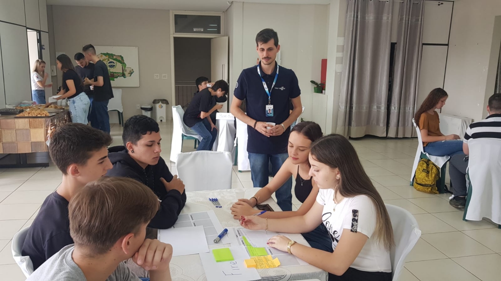 Alunos do Aprender e Crescer participam do Garage Sprint programa de Geração de Negócios Inavodores do Sebrae