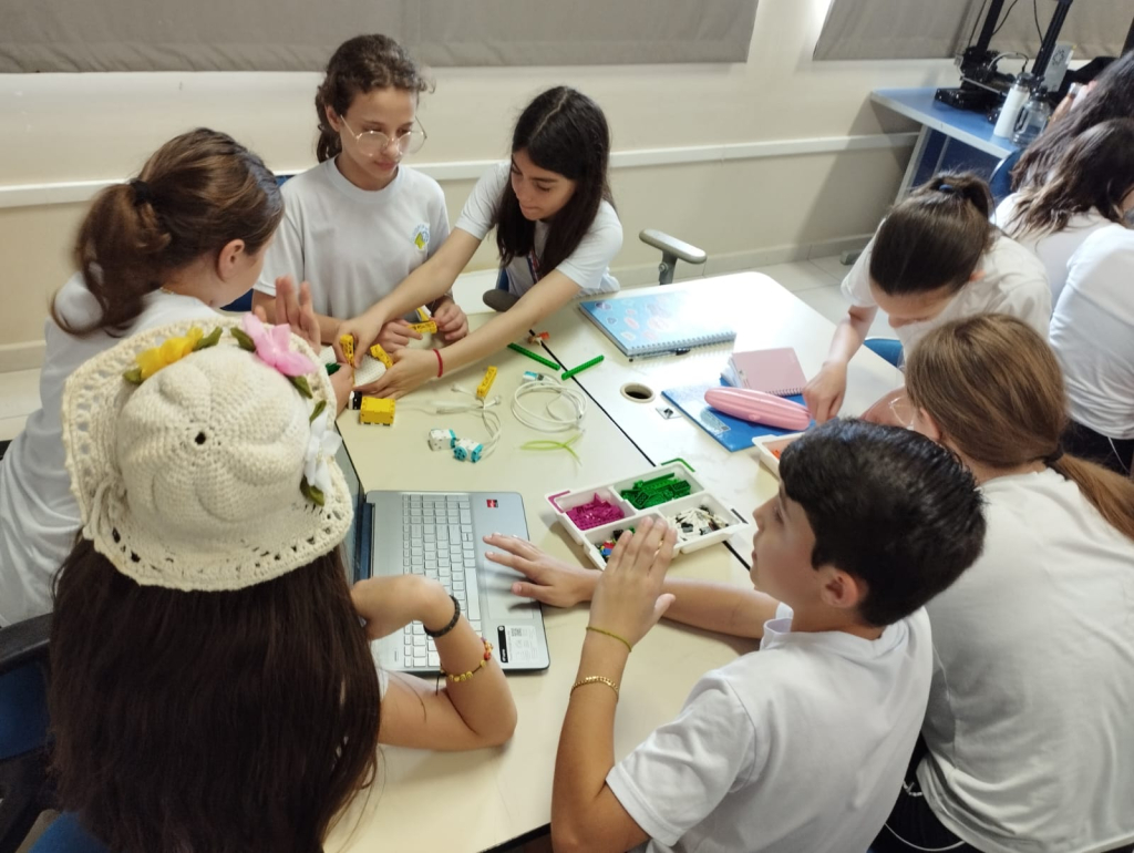 SUDOTEC RECEPCIONA ALUNOS NO COOPERMUNDI