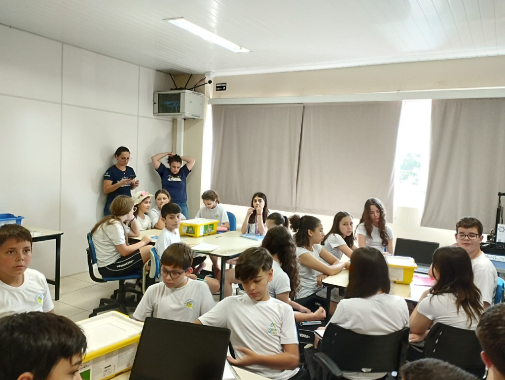 SUDOTEC RECEPCIONA ALUNOS NO COOPERMUNDI