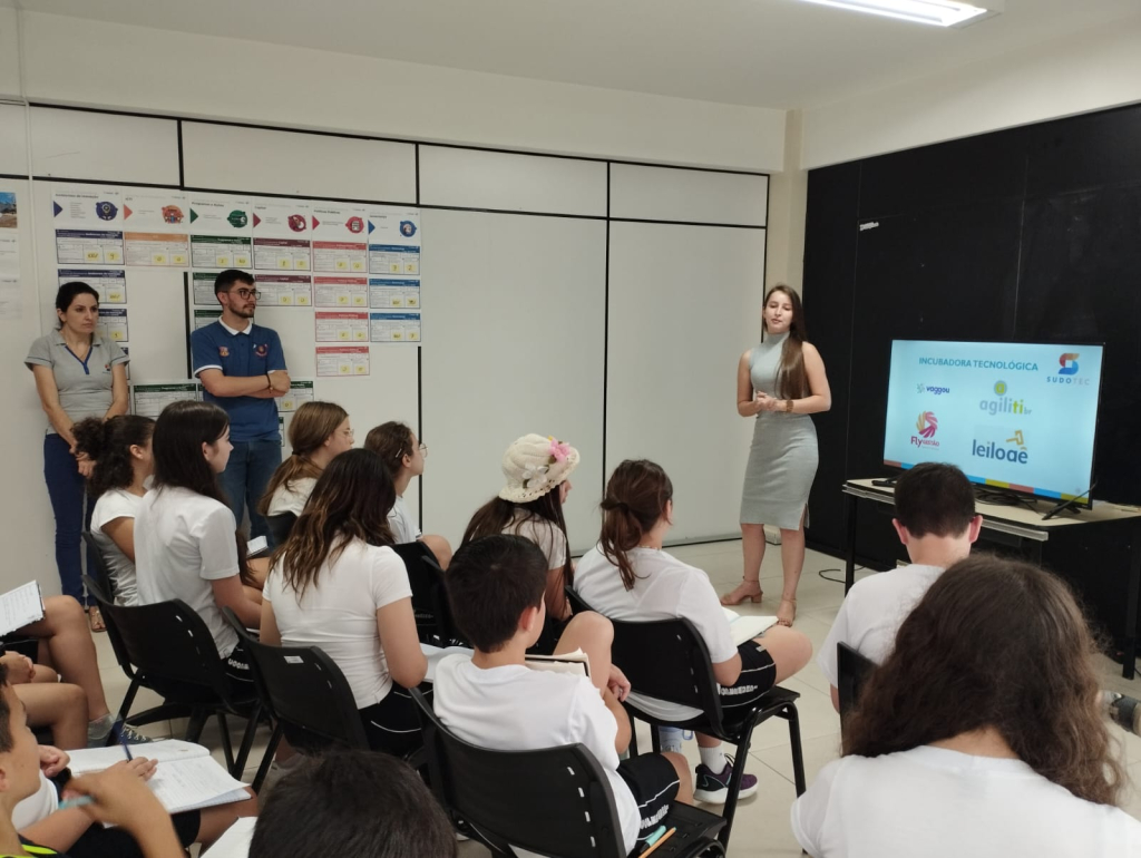 SUDOTEC RECEPCIONA ALUNOS NO COOPERMUNDI