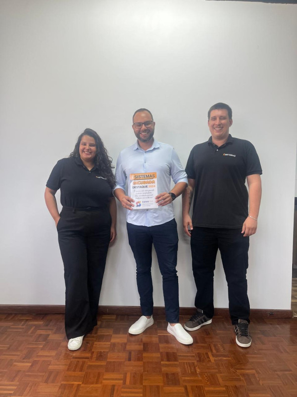 Sudotec entrega troféu para empresa incubada destaque 2024: Ê-Sistemas!