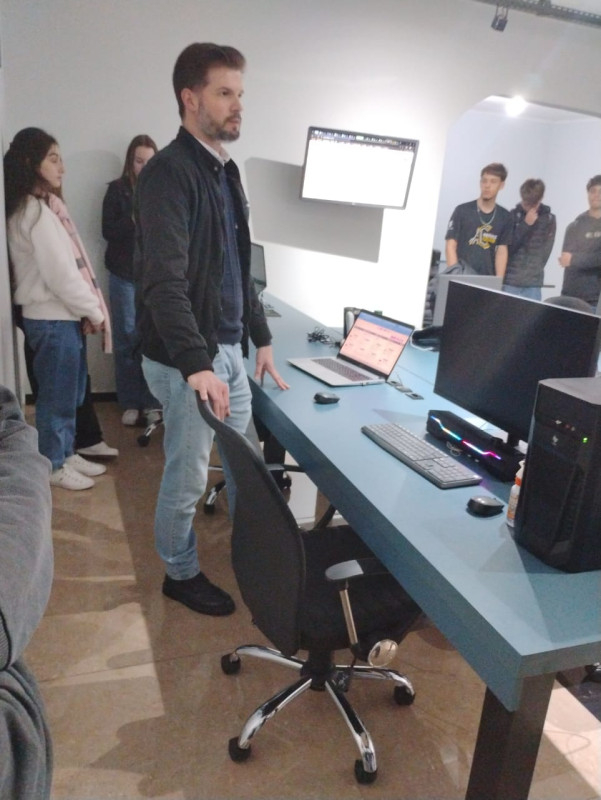 Turma Apender e Crescer realiza visita técnica a empresa Leigado